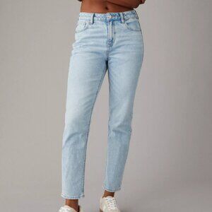American Eagle Light Wash Strigid Mom Jeans, Size 16 Regular